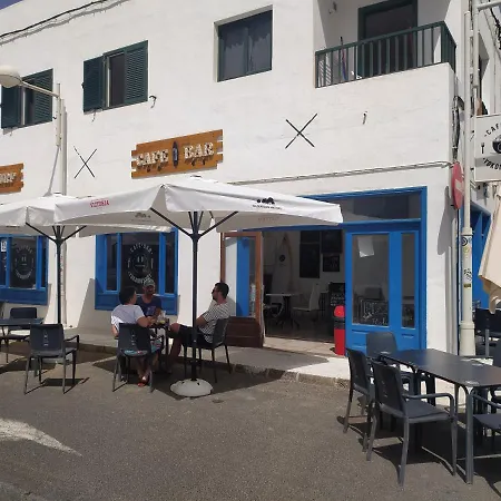 Vandrerhjem Famara Rooms *