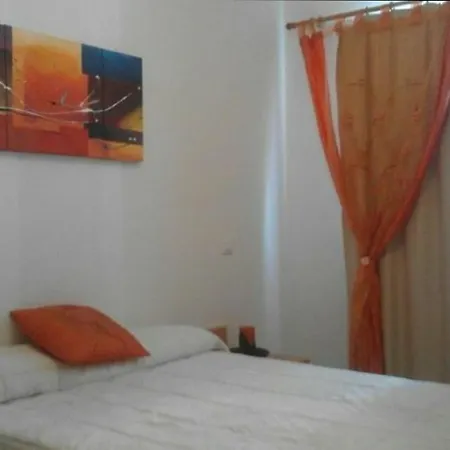 Famara Rooms 旅馆 *