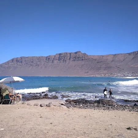 Famara Rooms 旅馆 法马拉